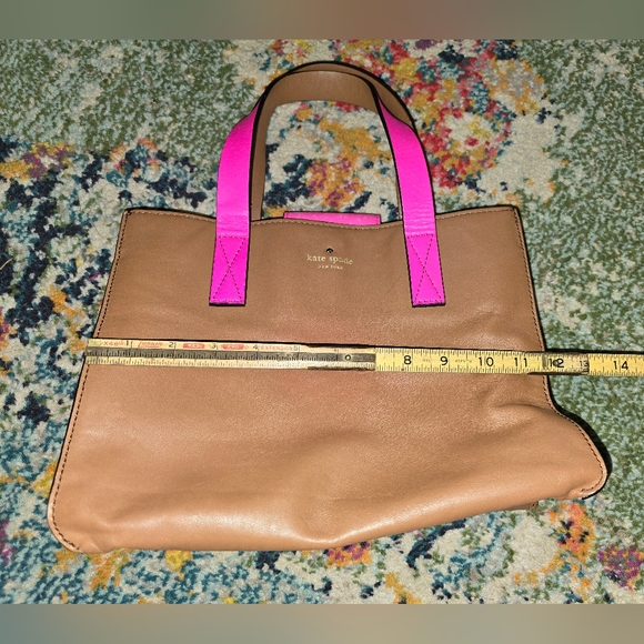 LEATHER KATE SPADE PURSE HANDBAG. SEE PICS FOR MEASUREMENTS AND SCUFFS ON CLOSUR - Picture 3 of 8